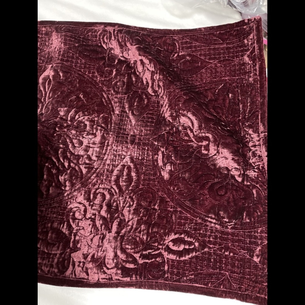 NEW Martha Stewart Medallion Velvet Quit King Sham - Picture 5 of 11